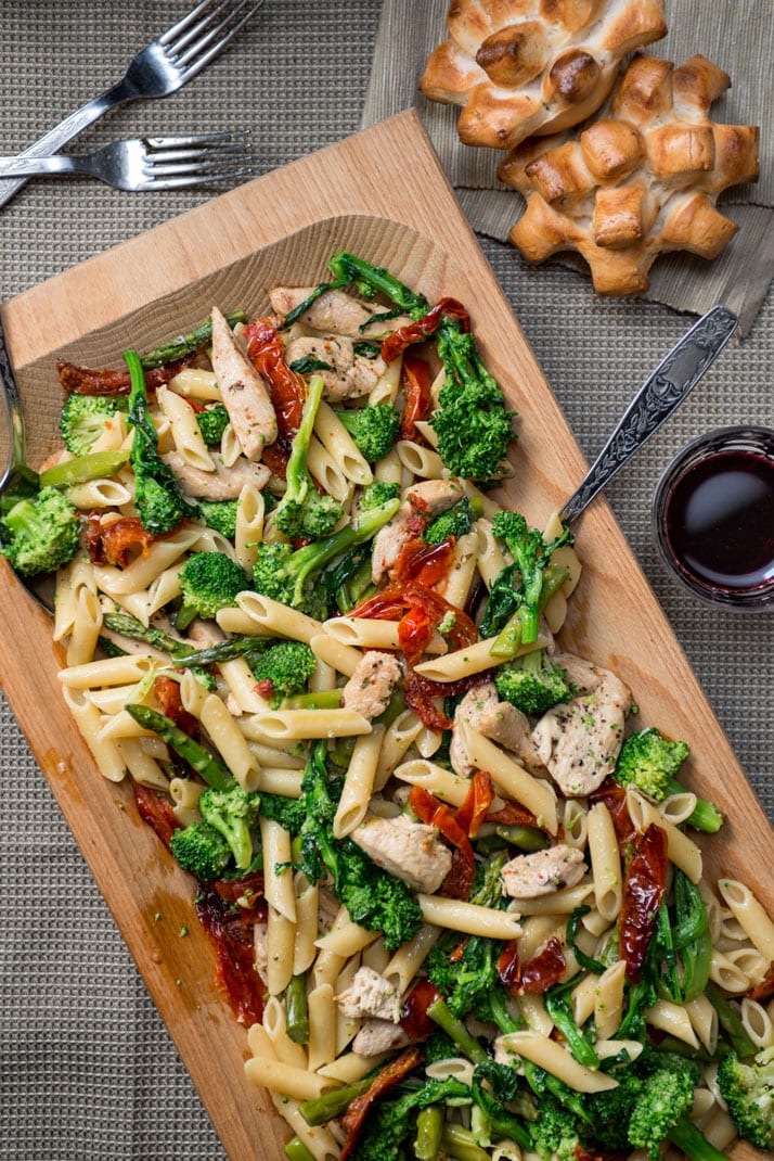 An easy and delicious pasta recipe with chicken and vegetables.