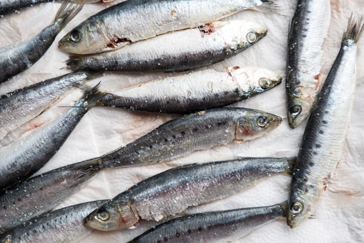 How to clean sardines before grilling