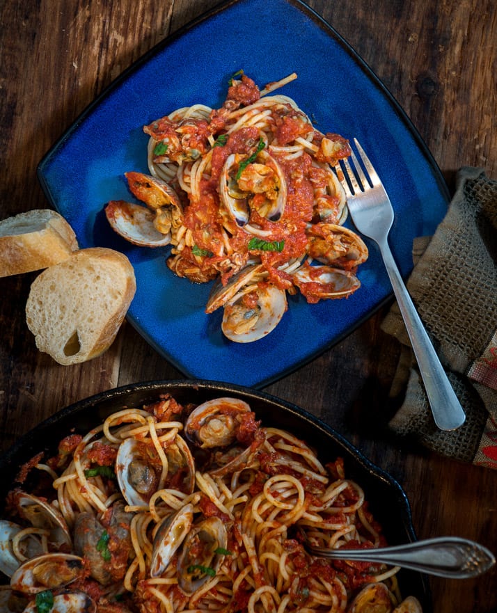 spaghetti with tomato and clam sauce recipe